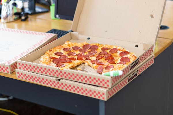Evo zbog čega je kutija za pizzu četvrtastog oblika