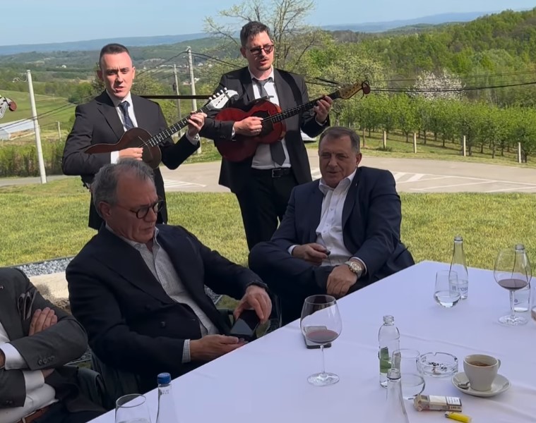Dodik se nakon posjete Orbana opustio uz muziku (VIDEO)