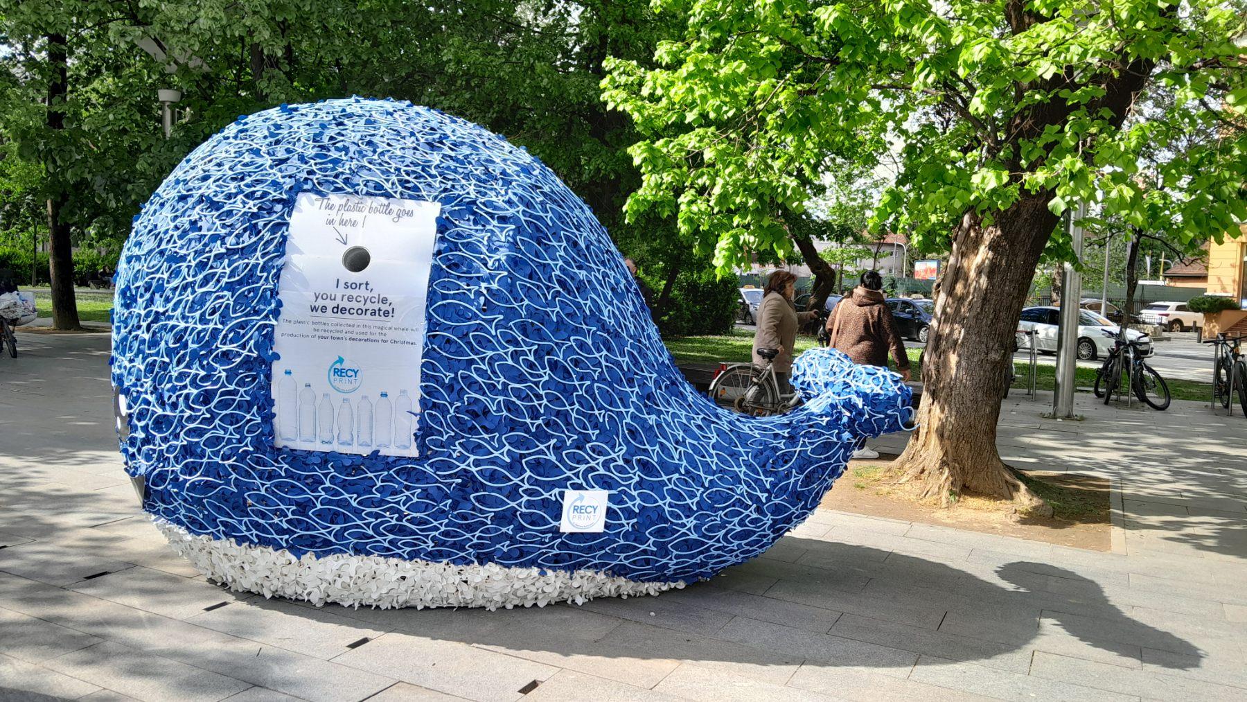 Saznajte za šta služi velika skulptura kita u centru grada (FOTO)